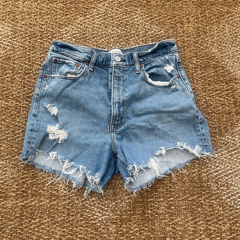 Abercrombie and Fitch , The 4” Mom Short High Rise, Medium Washed Distressed